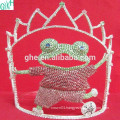 Lovely movement of the crown,plastic tiara crown